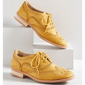 Wanted x ModCloth Mustard Yellow Wingtip Oxford Flats Brogue Lace Up | Women’s 9